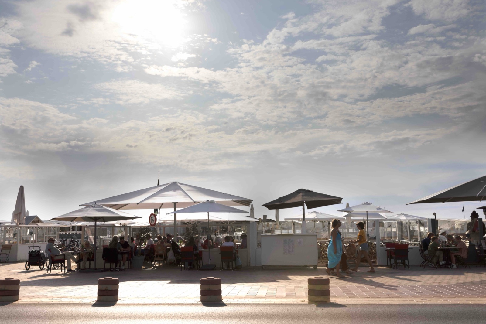 Terras La Marmite aan de Zeedijk te Knokke